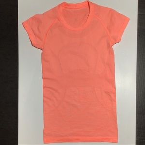 Lululemon Swiftly Tech Short Sleeve Sz 4 EUC